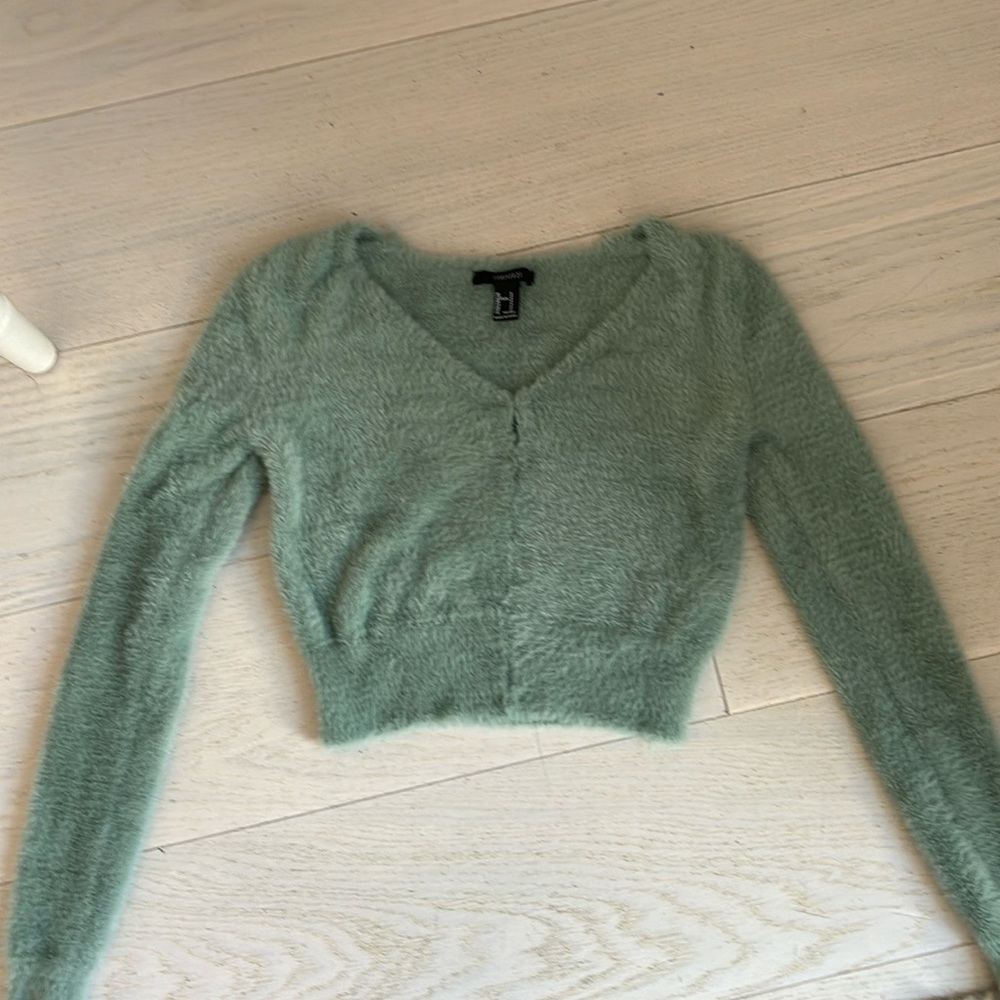 Green fuzzy zip up top. Never worn, amazing quality. No stains at all 💗💗